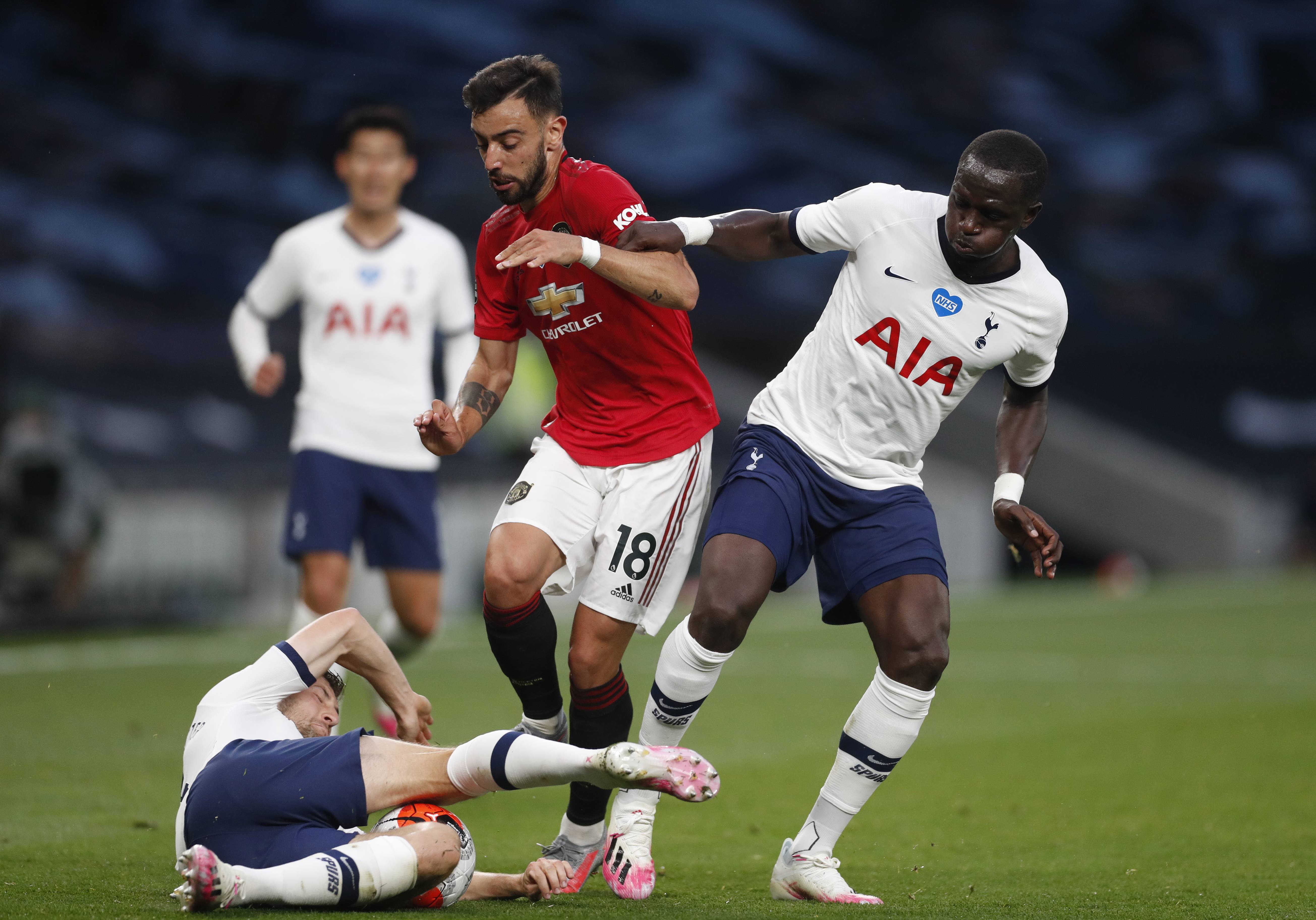 记者：莫德里奇的长子长女目前都在米兰青训，女儿很有足球天赋